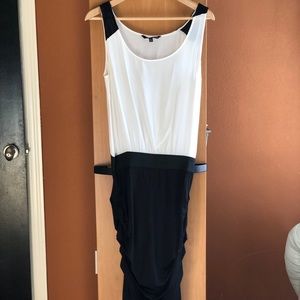 Sleeveless dress with ruched side detail, L